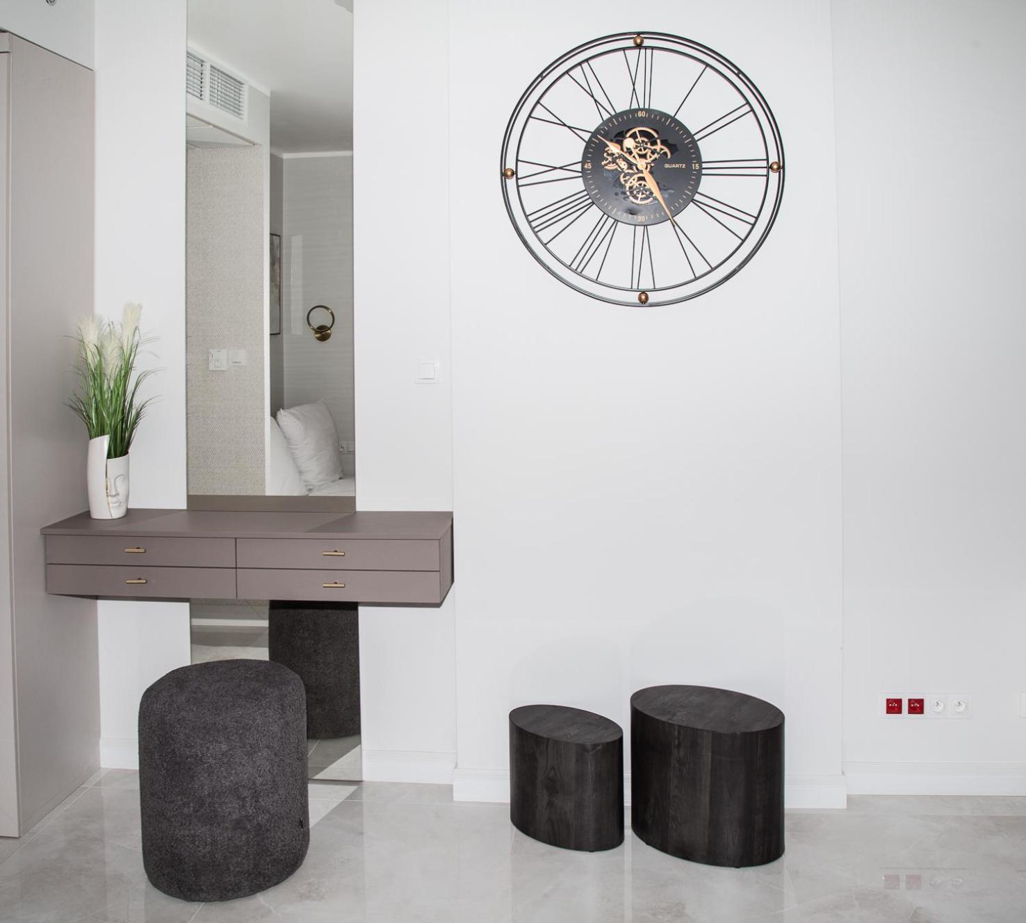 Wola Tower Apartment *