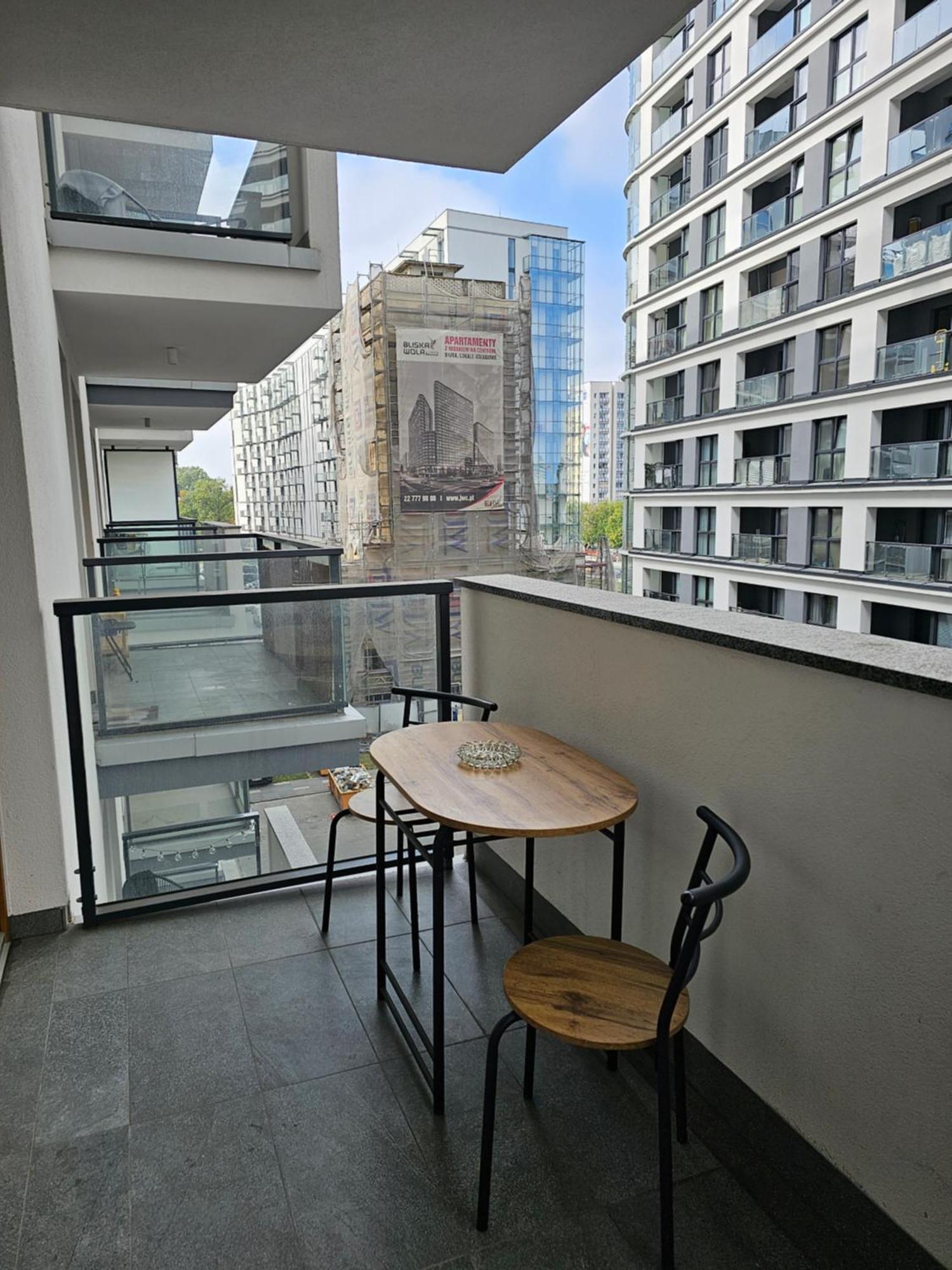 Wola Tower Apartment Warschau