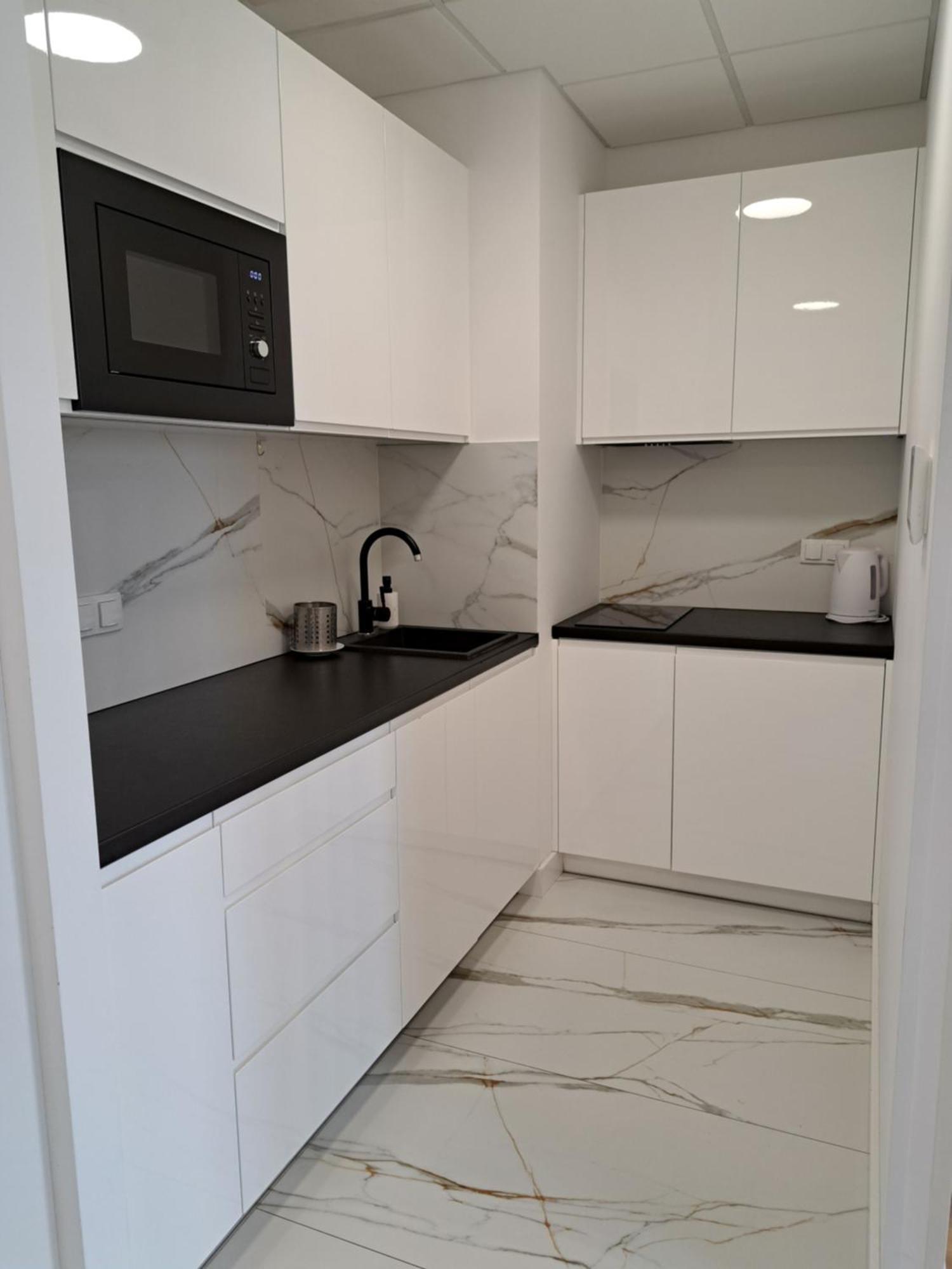Wola Tower Apartment Warschau