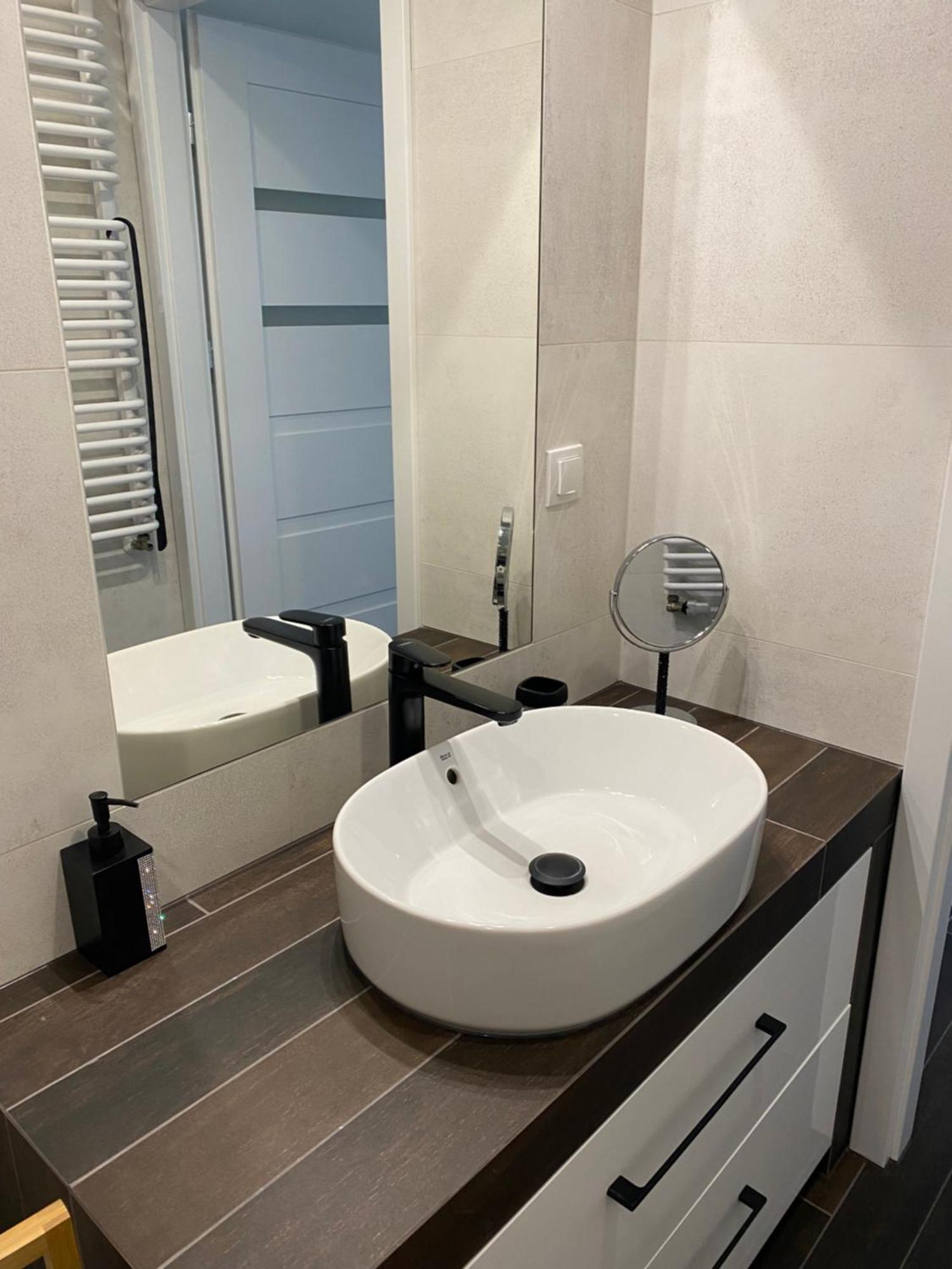 Wola Tower Apartment *