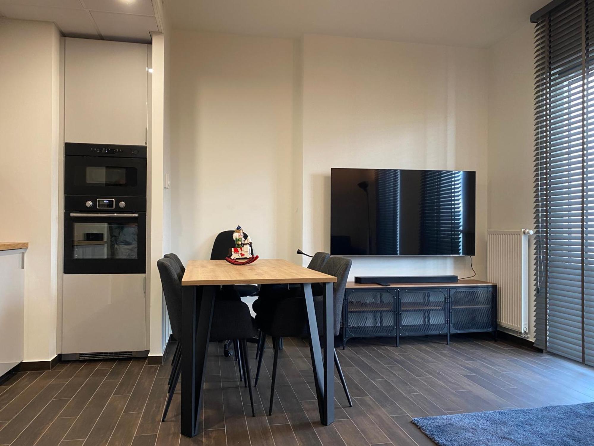 Wola Tower Apartment *