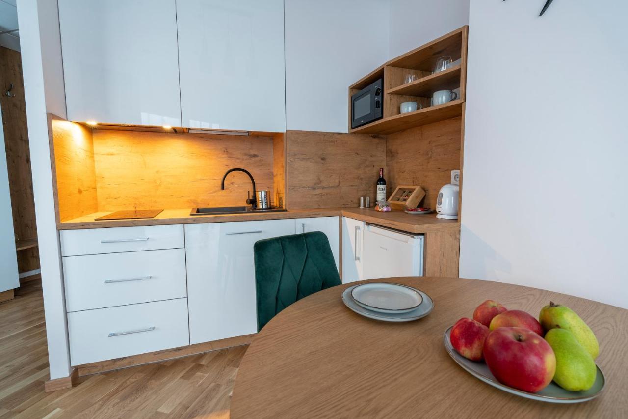Wola Tower Apartmán *